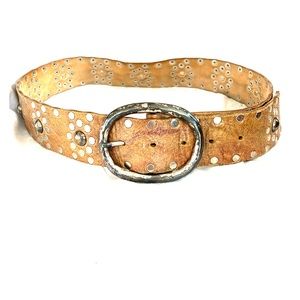 Women’s leather belt with silver grommet details